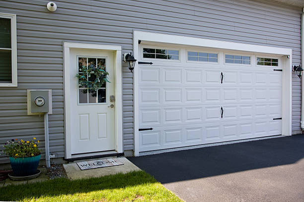 24/7 Emergency Garage Door Panel Replacement experts in Spring Hill, KS